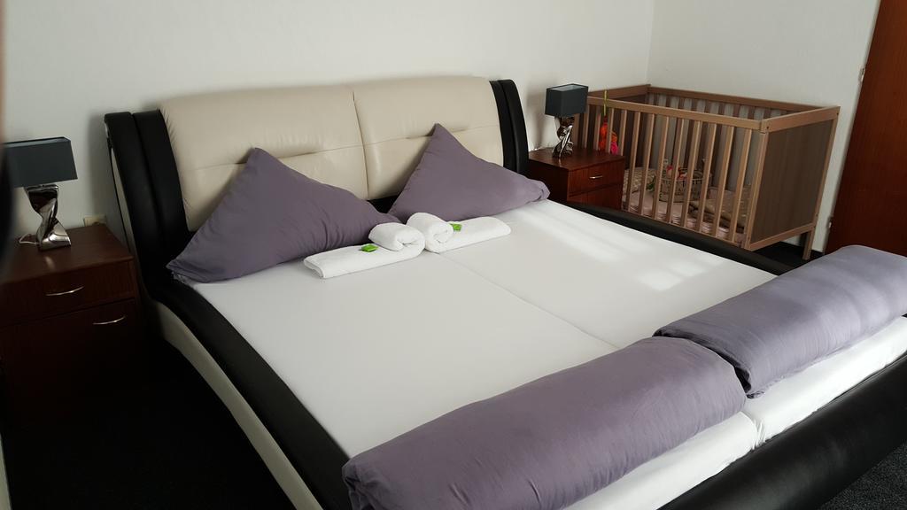 Hotel Excelent Рымаров Экстерьер фото